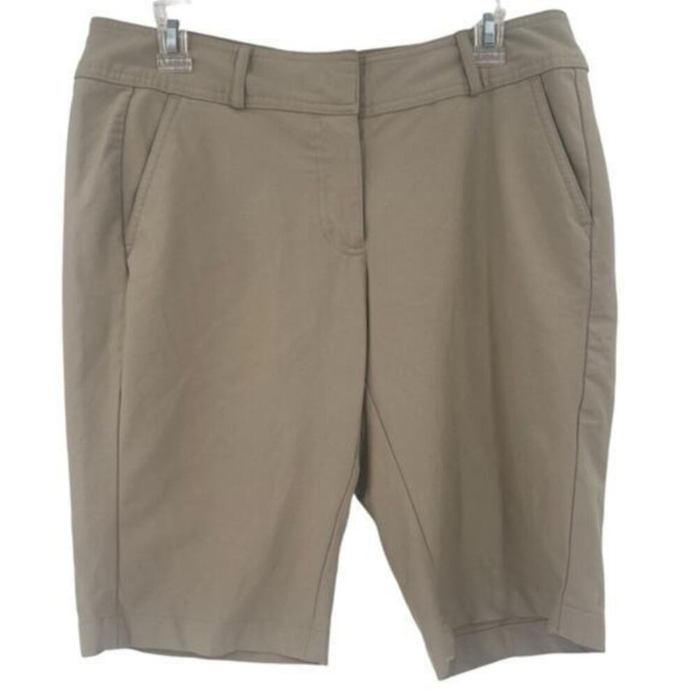 Women’s Pebble Beach Performance light blue flat front Bermuda shorts size 10